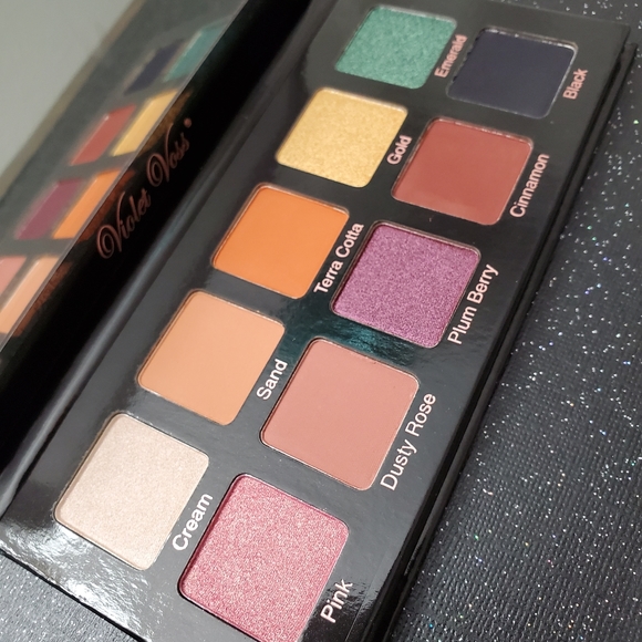 Violet Voss Essentials Eye Shadow Palette - Picture 6 of 6